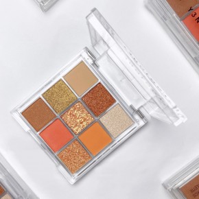 Y3NOLOGY Fashion Face Awards Vegan Judges Eyeshadow Palette Orange Crash