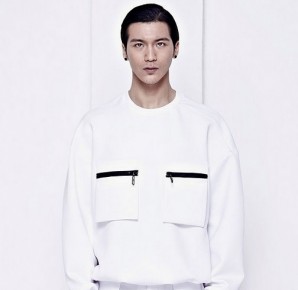 White Zipped Pockets Sweater