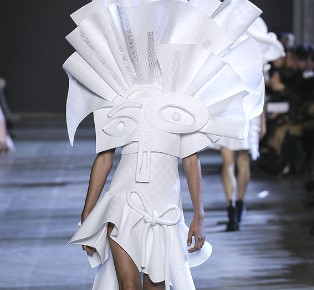 Viktor & Rolf Couture Spring Summer 2016 in PFW