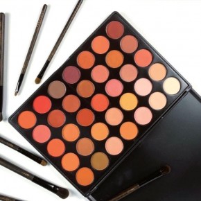 Y3NOLOGY Fashion Face Awards Vegan Judges 35 Colours Eyeshadow palette Sunset